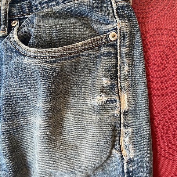 Distressed medium wash Levi’s 514, 34 waist, 32 inseam - Picture 4 of 10